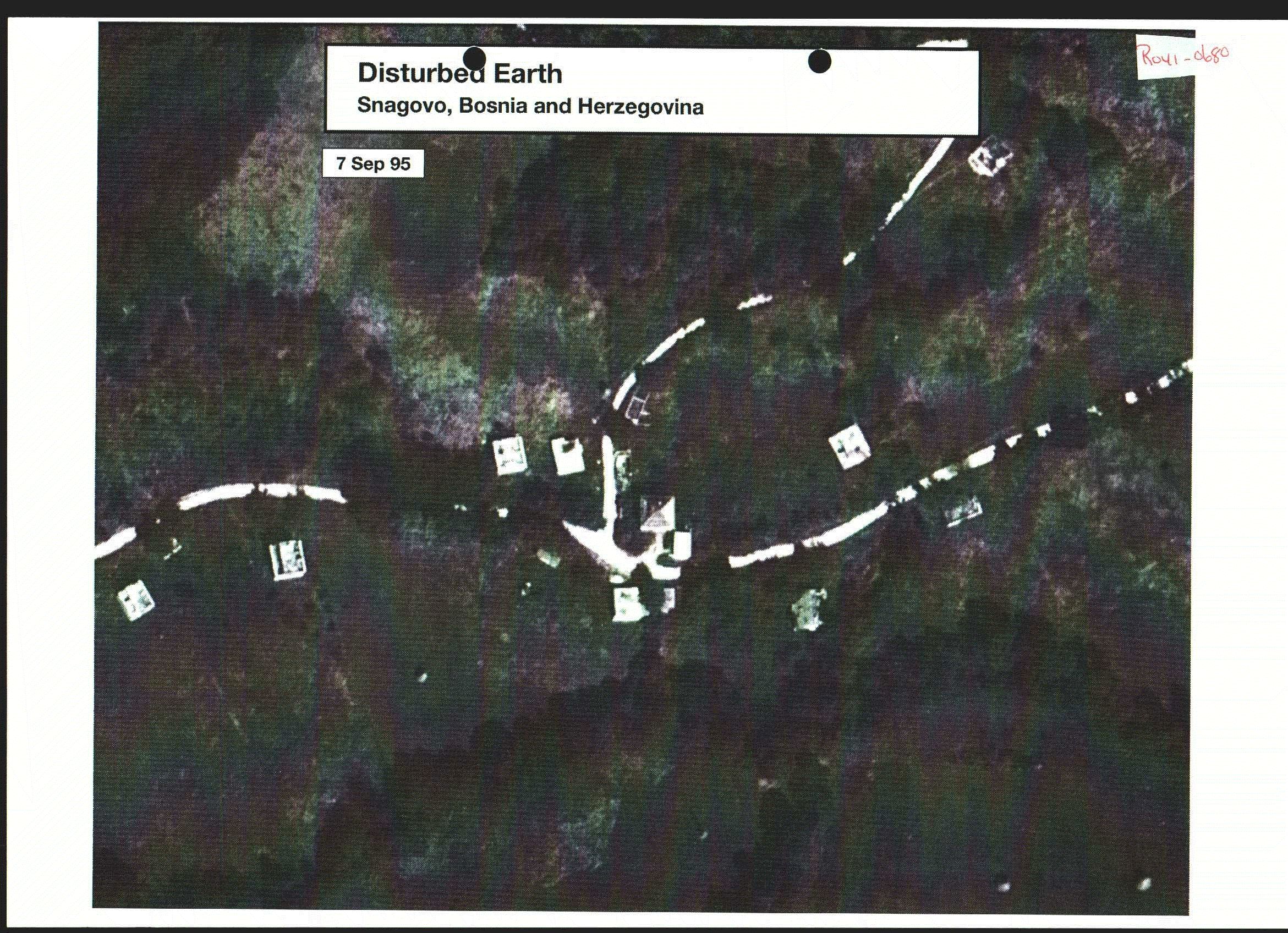 Satelitski snimak Snagova iz septembra 1995. godine na kome se vidi prekopavana zemlja